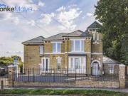 4 bedroom flat for rent in 25 Warham Road, Croydon,...