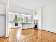 4 bedroom flat for rent in Amhurst Road, London, E8