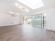 4 bedroom flat for rent in Compayne Gardens, South...