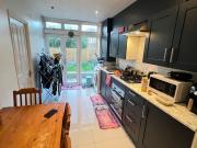 4 Bedroom Flat To Let/ Willesden Green/Dh 4 Bedroom Flat To Let/ Willesden Green/Dh