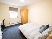 4 bedroom flat to rent