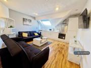 4 bedroom flat to rent