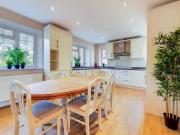 4 bedroom flat to rent