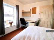 4 bedroom flat to rent