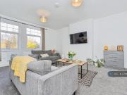 4 bedroom flat to rent