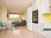 4 bedroom flat to rent