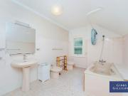 4 bedroom flat to rent
