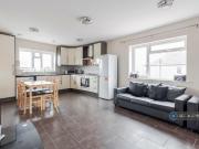 4 bedroom flat to rent