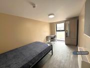 4 bedroom flat to rent