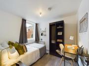 4 bedroom flat to rent