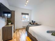 4 bedroom flat to rent