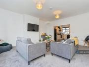 4 bedroom flat to rent