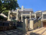 4 bedroom gentleman's manor in water.