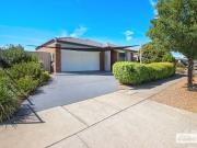 4 Bedroom Home Close to Shopping and Schools