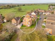 4 Bedroom House Aylesbury Buckinghamshire 90791045