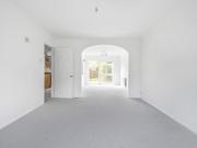 4 Bedroom House Caversham Berkshire 91422130
