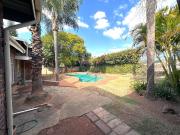 4 Bedroom House For Sale in Dorandia