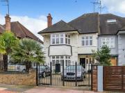 4 Bedroom House For Sale In East Finchley, London