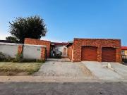 4 Bedroom House For Sale in Eldorado Park