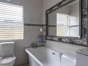 4 Bedroom House For Sale in Glenvista