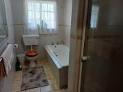 4 Bedroom House For Sale in Langenhovenpark