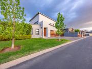 4 Bedroom House For Sale in Olympus AH