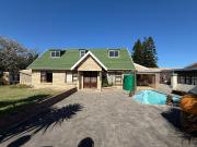 4 Bedroom House For Sale in Seaview