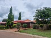 4 Bedroom House For Sale in Waterkloof AH