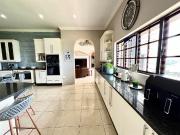 4 Bedroom House in Aqua Vista