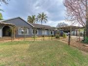 4 Bedroom House in Aston Manor