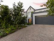 4 Bedroom House in De Wijnlanden