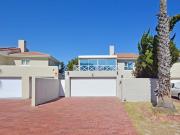 4 Bedroom House in Flamingo Vlei