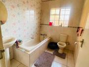 4 Bedroom House in Geelhoutpark