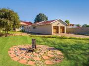 4 Bedroom House in Helderkruin