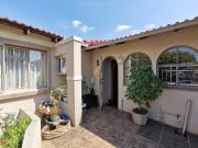 4 Bedroom House in Heuweloord