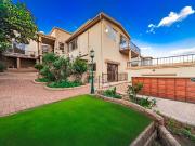 4 Bedroom House in Oakdene