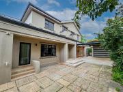 4 Bedroom House in Rondebosch