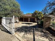 4 Bedroom House in Universitas