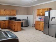 4 Bedroom House in Universitas