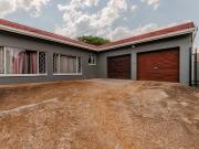 4 Bedroom House in Weltevreden Park