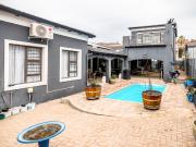 4 Bedroom House in West Beach