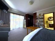 4 Bedroom House in Woodland Hills