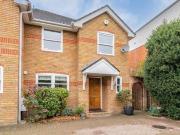 4 Bedroom House London Greater London LS95423331