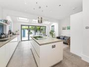 4 Bedroom House London Greater London LS95926737