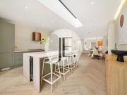 4 Bedroom House London Greater London LS96182042