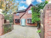4 Bedroom House Nottingham Nottingham 90852662
