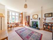 4 Bedroom House Reigate Surrey LS95825453