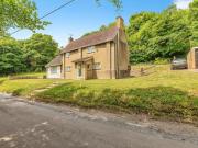 4 Bedroom House Rochester Medway 98026628