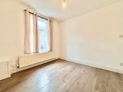4 bedroom house share for rent in Commercial Road,...