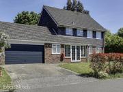 4 Bedroom House Surrey Great London 90791323